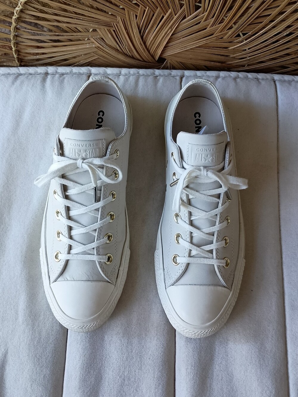 Converse White Low Top Sneakers with Gold Eyelets_9.5